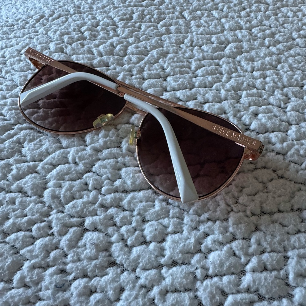 steve madden sunglasses! - Picture 2 of 4